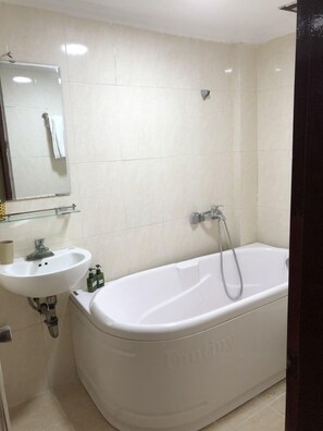 Bathroom - Hanoi Central Star Hotel (Hanoi)