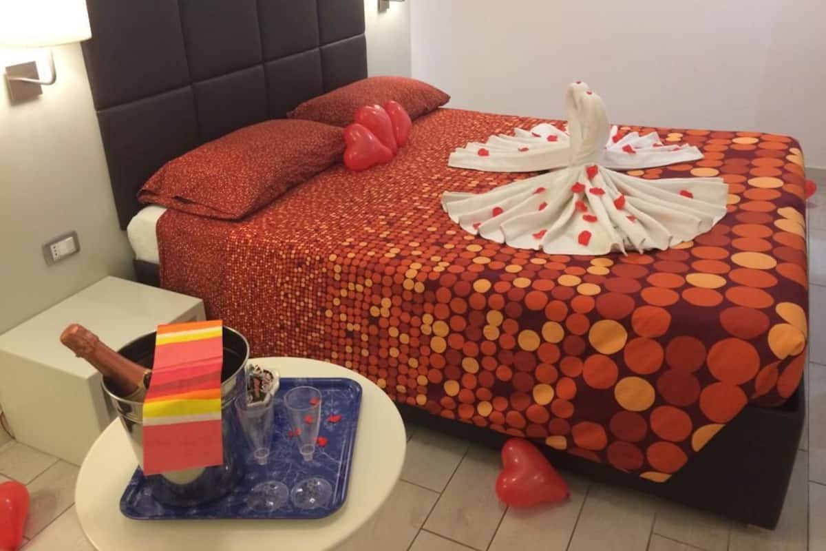 Royal Room | 1 bedroom, Egyptian cotton sheets, premium bedding, down comforters