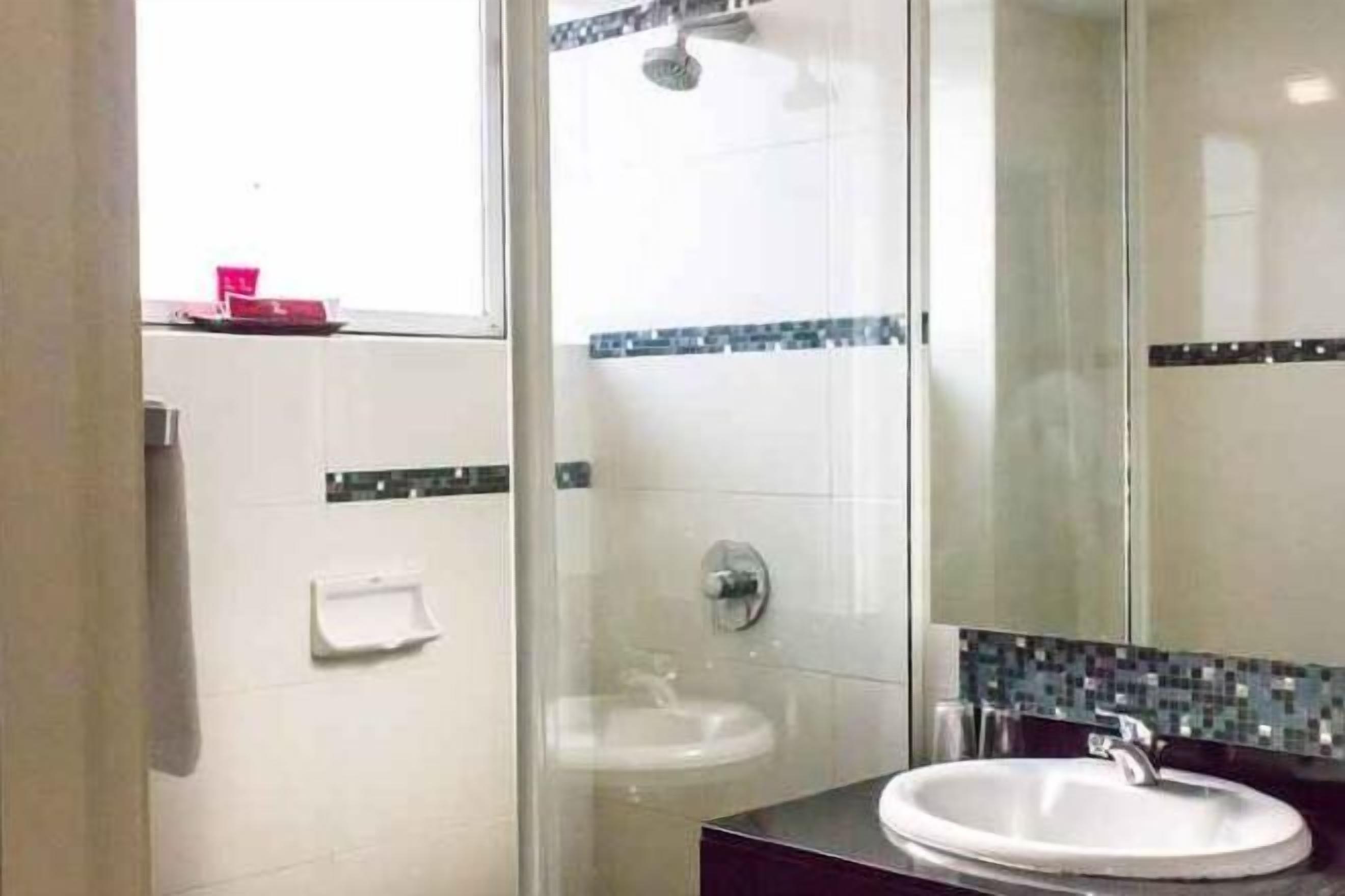 Baño | Ducha, artículos de higiene personal gratuitos, bidé y toallas