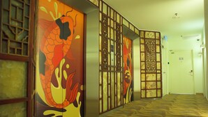 A hallway with decorative panels and a patterned carpet. - The 5 Elements Hotel (Kuala Lumpur)