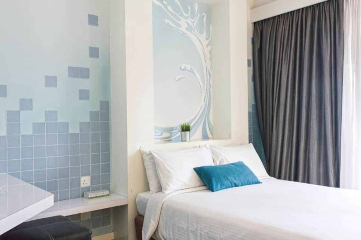 客房內保險箱、書桌、遮光布/窗簾、熨斗/熨衣板