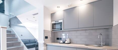 Quarto executivo | Área de estar | TV LCD 32 polegadas com canais via satélite, TV