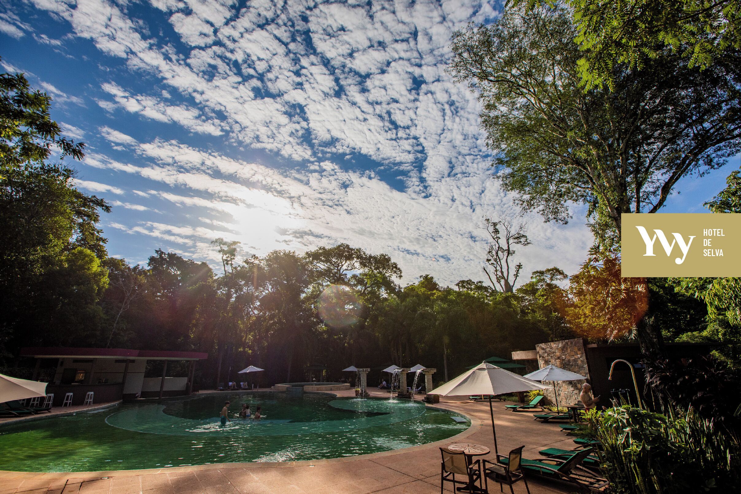 outdoor pool, open 10 am to 7:00 pm, pool loungers