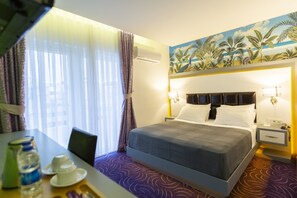 Minibar, in-room safe, desk, laptop workspace - Mene City Hotel (Antalya)