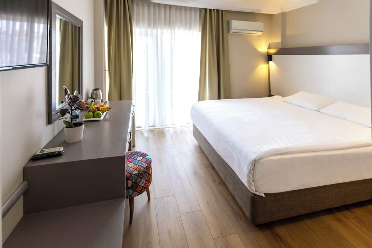 1 bedroom, minibar, in-room safe, desk