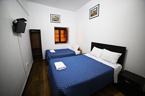 Standard Double Room | Blackout curtains, free WiFi, bed sheets - Sumayaq Hostel (Cusco)
