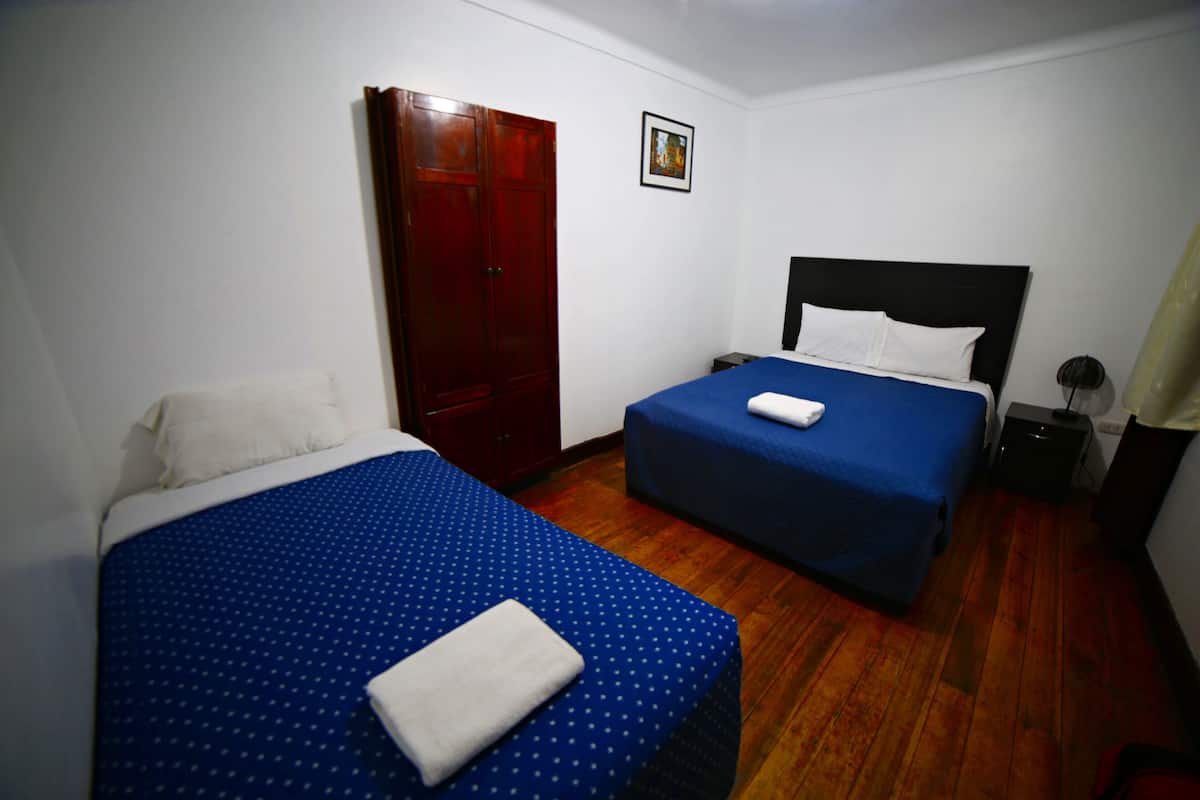 Blackout drapes, free WiFi, bed sheets