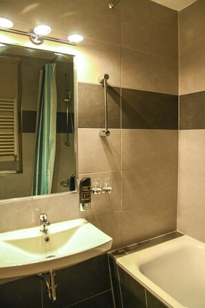 Basic Double Room, 1 Queen Bed, Non Smoking | Bathroom | Shower, free toiletries, hair dryer, towels