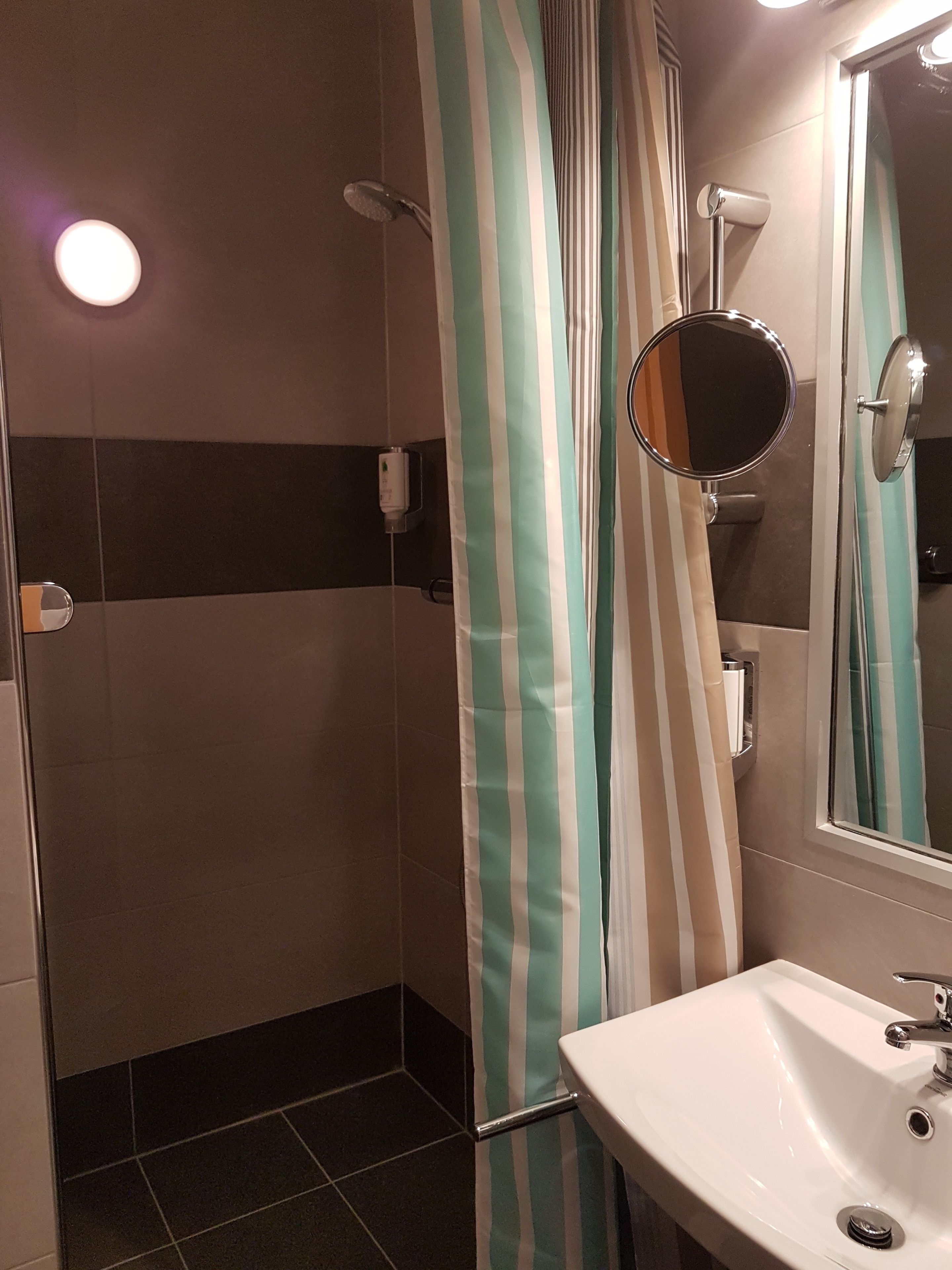 basic single room | bathroom | shower, free toiletries, hair dryer, towels