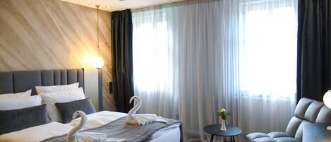 Basic Double Room, 1 Queen Bed, Non Smoking | In-room safe, desk, free WiFi, bed sheets