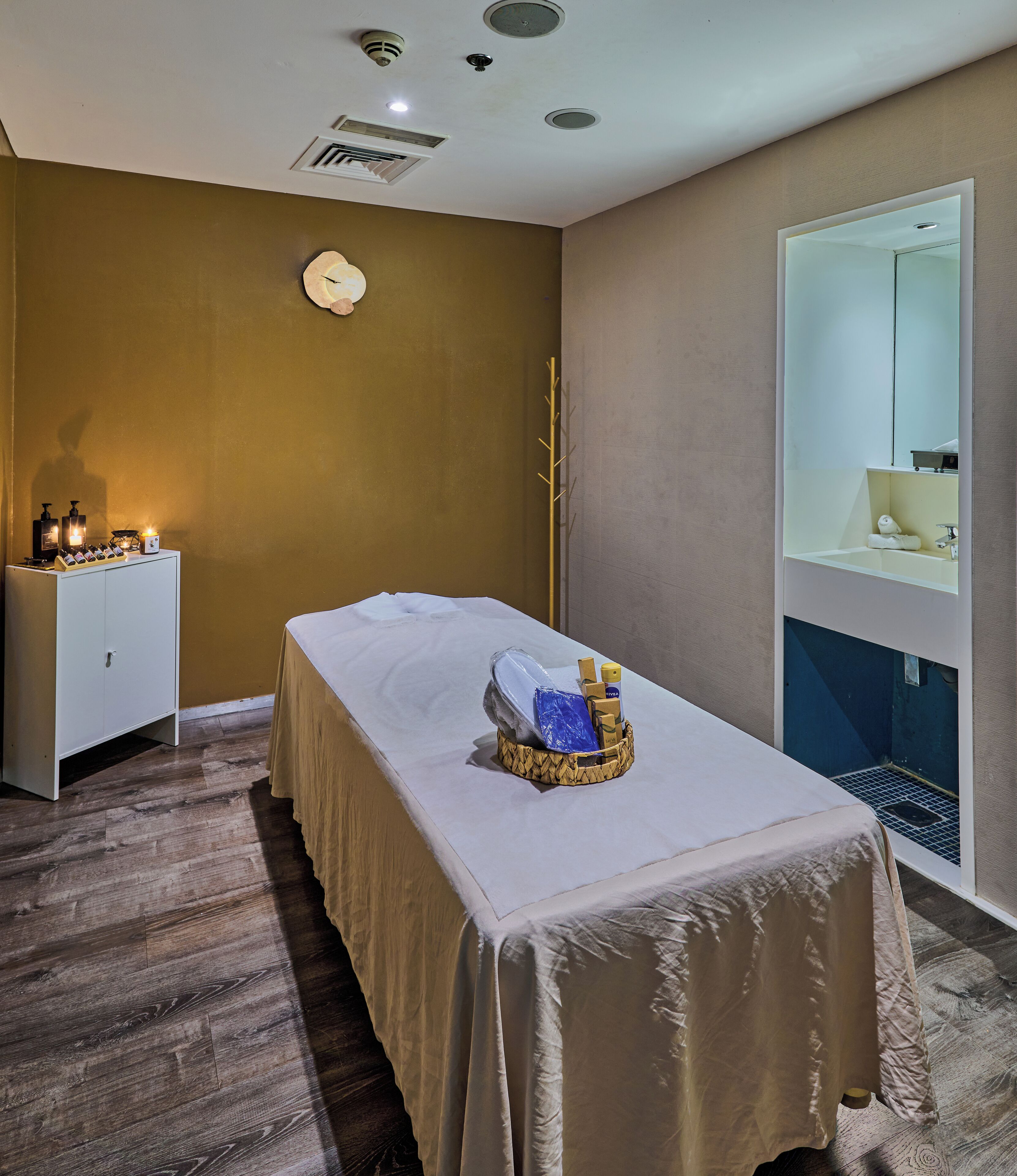 Sauna, steam room, body treatments, hot stone massages, Swedish massages