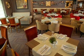 FrĂŒhstĂŒck, Mittagessen, Abendessen, internationale KĂŒche