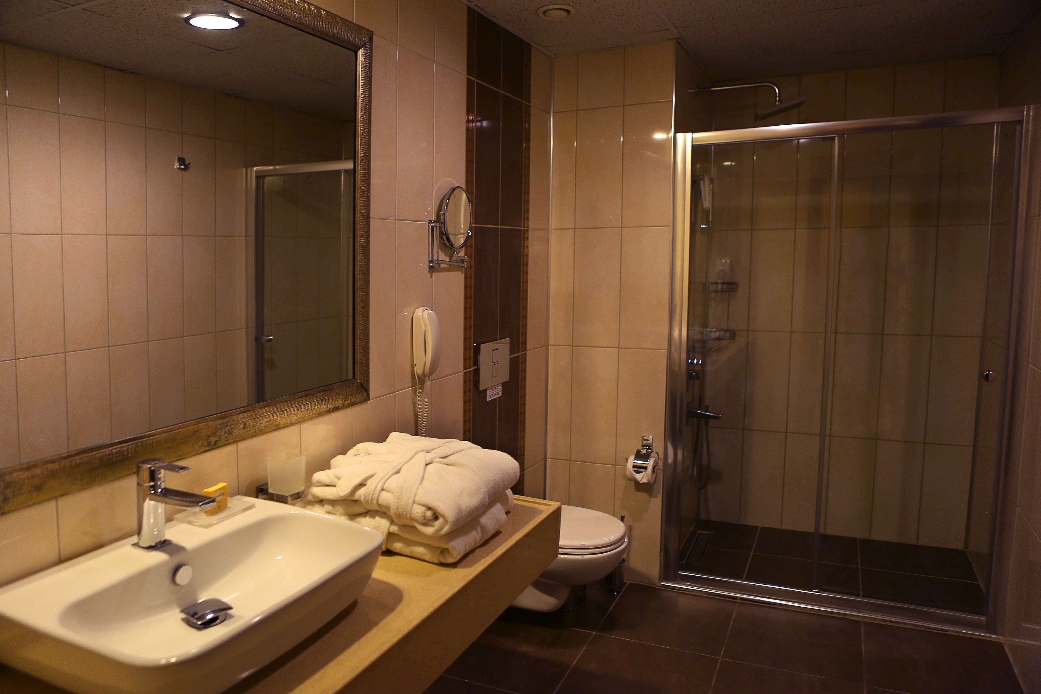 Standard Double Room | Bathroom | Shower, free toiletries, hair dryer, bathrobes