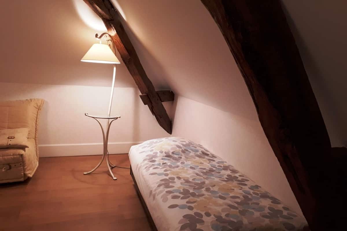 Grand-rum - privat badrum | SÀngtillbehör av högsta kvalitet, individuell inredning och skrivbord