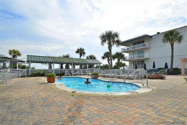 3 outdoor pools, pool umbrellas, pool loungers