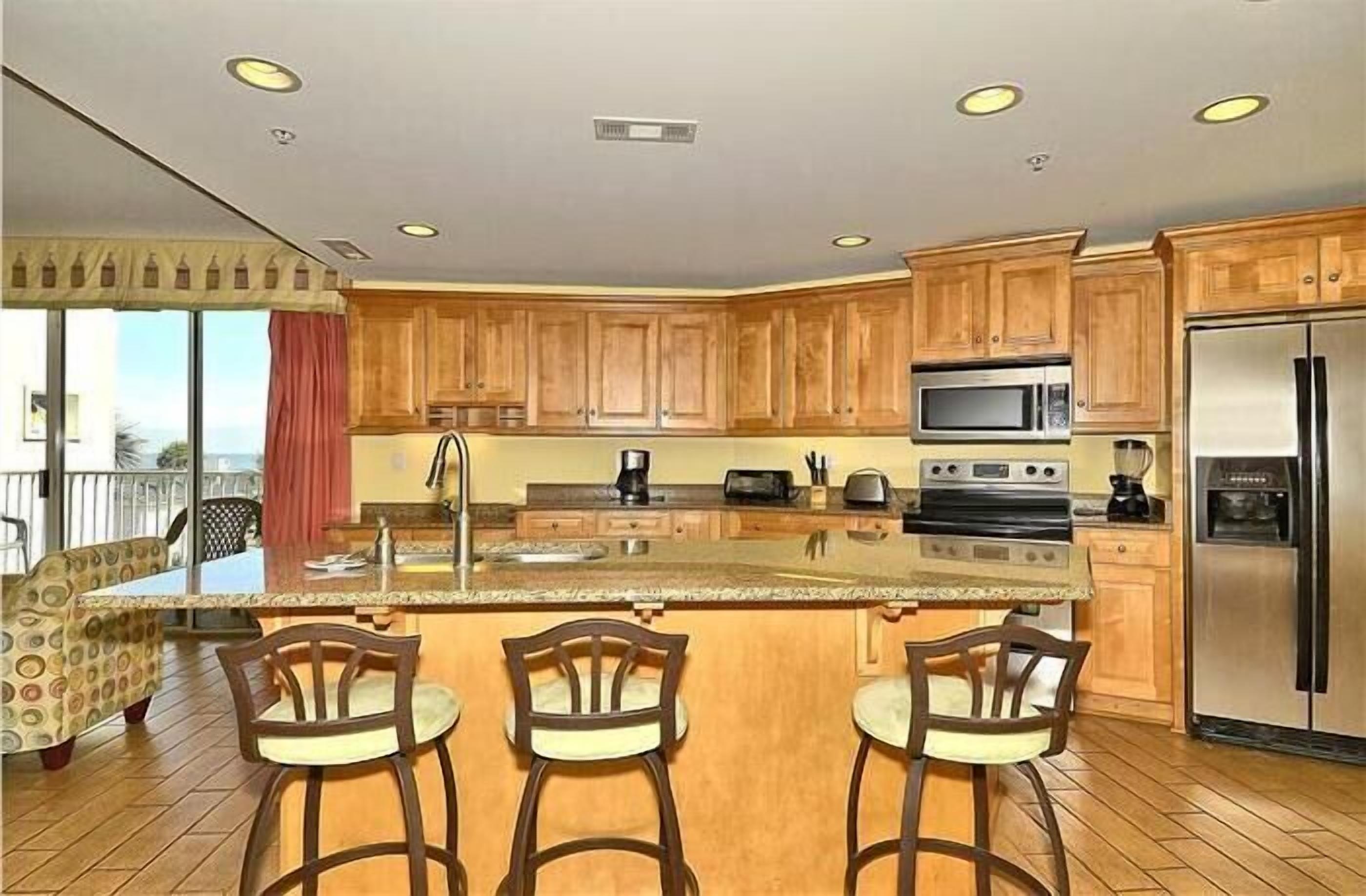 Full-size fridge, microwave, stovetop, dishwasher