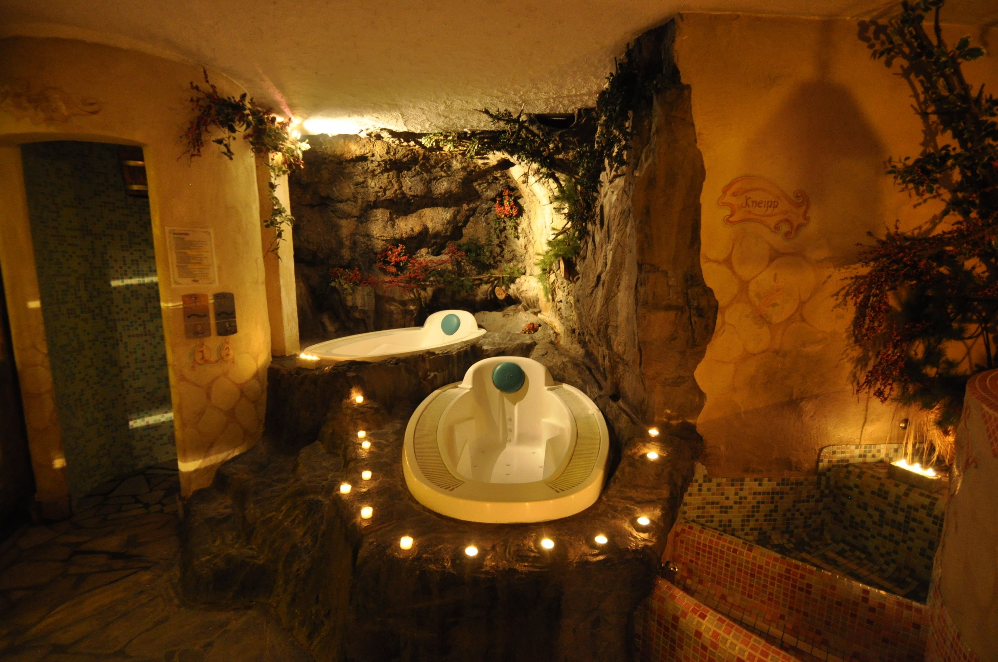 Sauna, hot tub, steam room, Turkish bath, hydrotherapy, aromatherapy