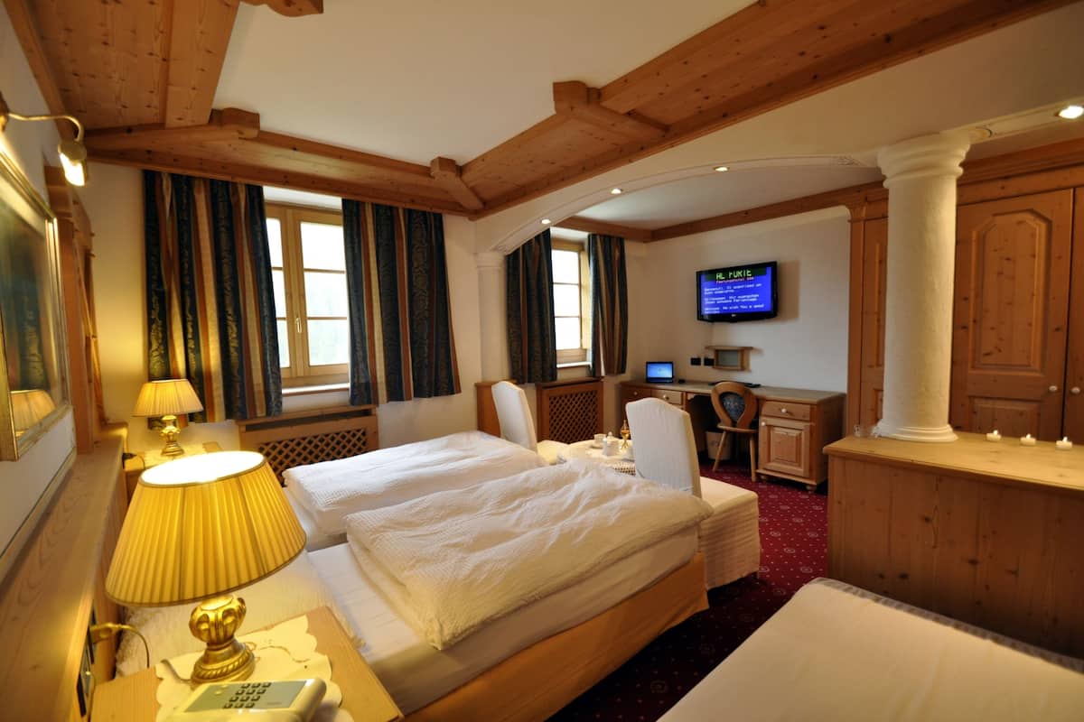 Minibar, in-room safe, desk, soundproofing