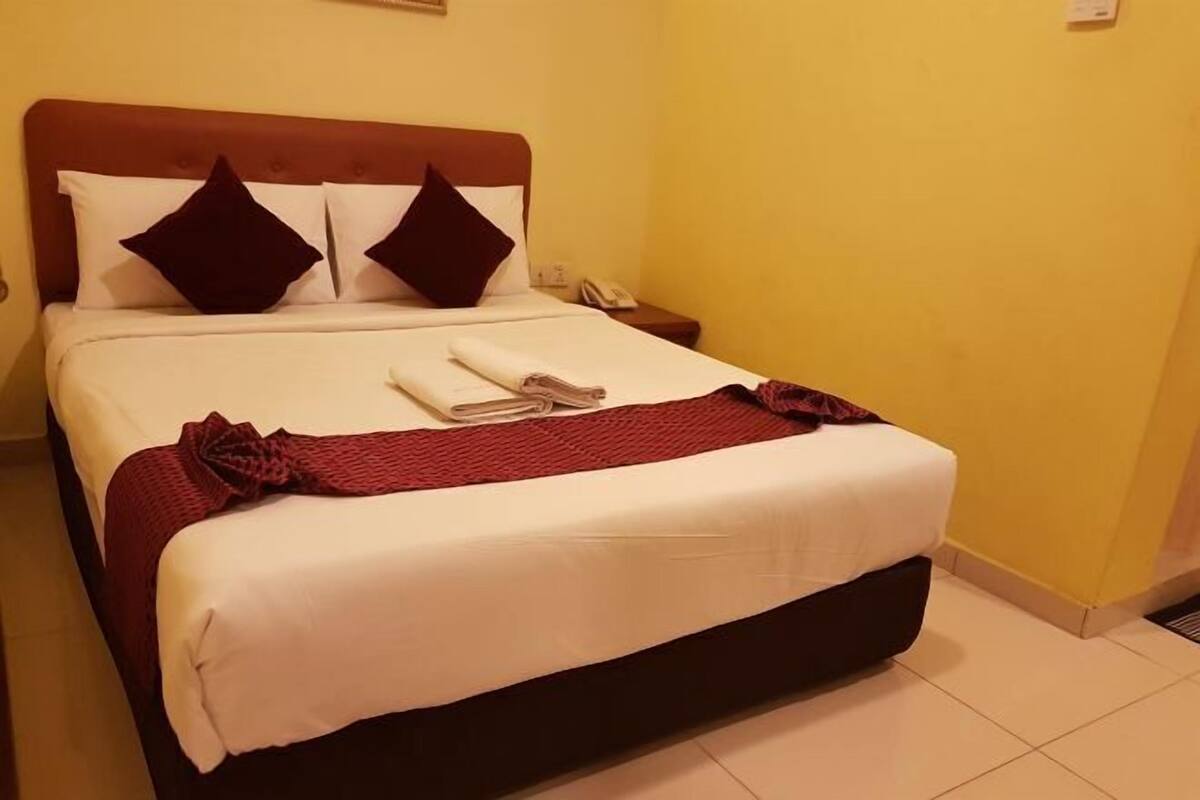 Desk, WiFi (free), bed sheets