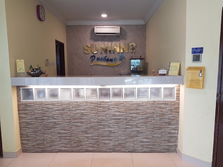 Reception. Sun Inns Hotel Bandar Puchong Utama
