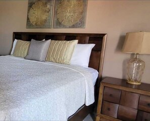 Deluxe with Balcony | In-room safe, individually decorated, individually furnished, desk - Hotel Laurena (Hillsborough)