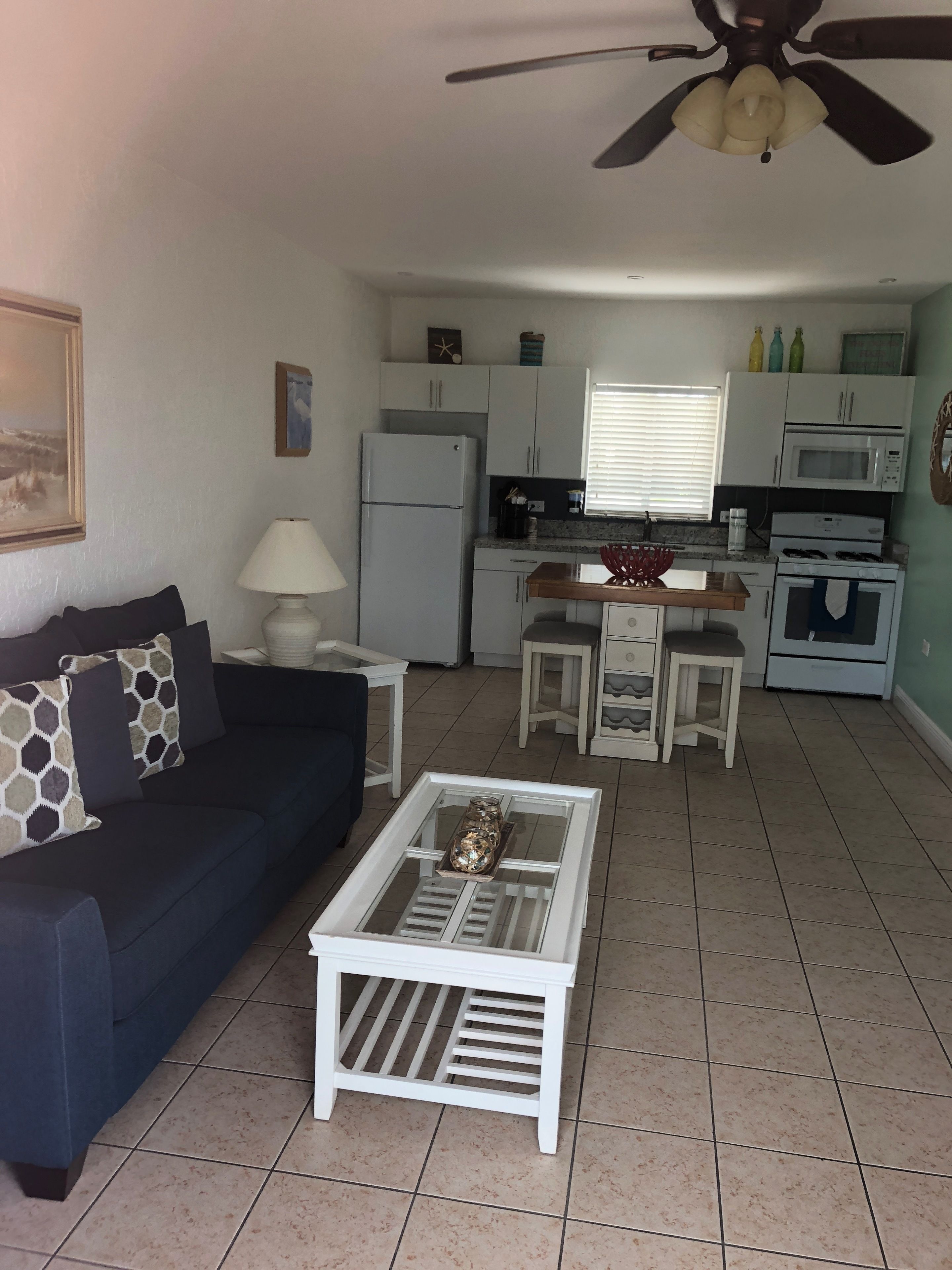 suite, 1 king bed, non smoking | living room | 55-inch flat-screen tv with cable channels, tv