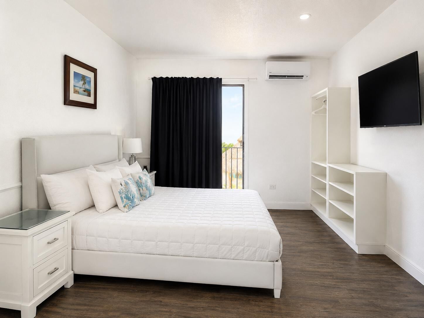 Cortinas blackout, tabla de planchar con plancha y wifi gratis 