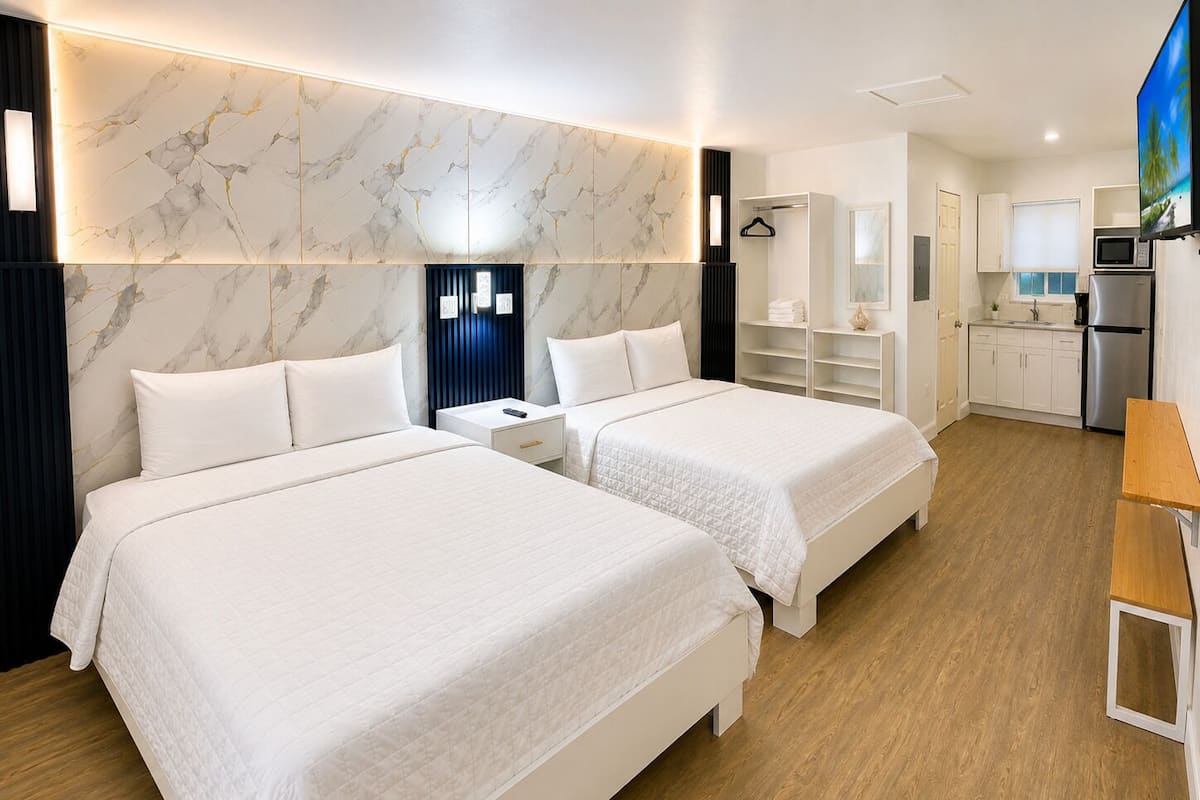 Efficency, 2 Double Beds, Non Smoking | Pimennysverhot, silitysrauta/-lauta, ilmainen Wi-Fi