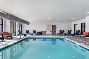 Una piscina cubierta