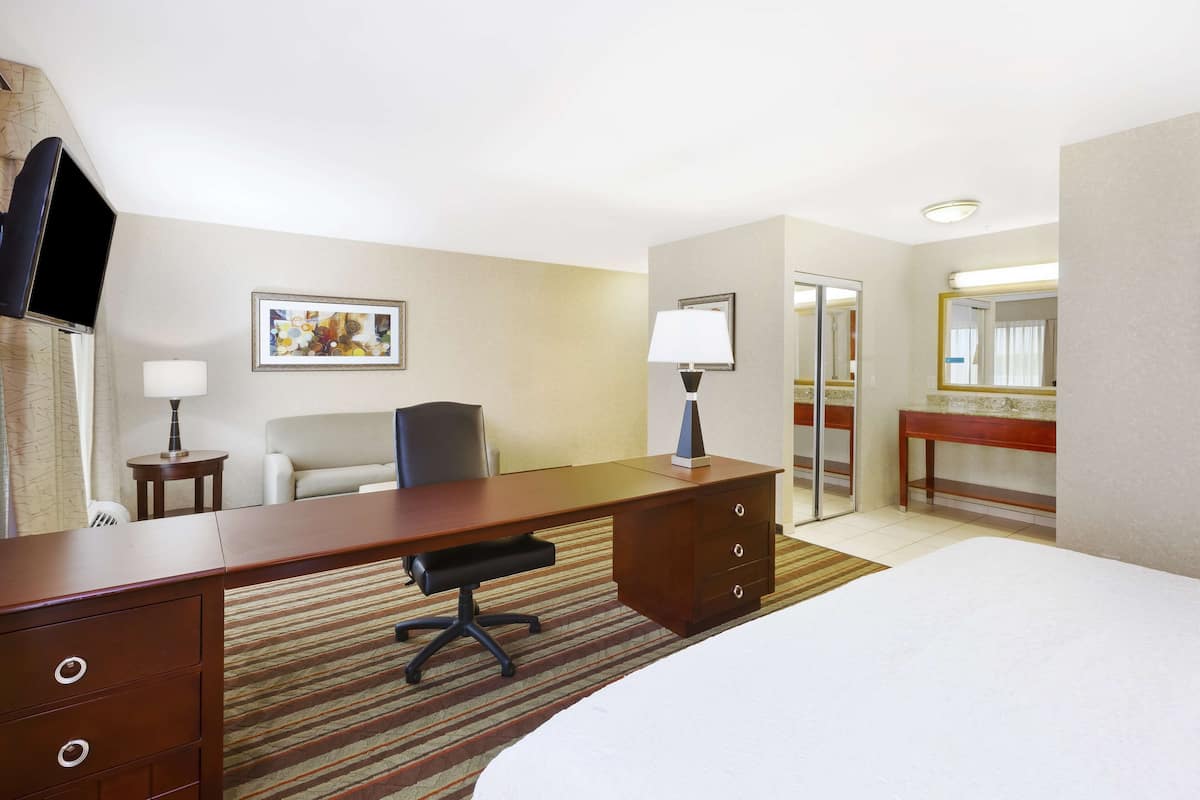 Studio Suite, 1 King Bed | In-room safe, desk, laptop workspace, blackout drapes