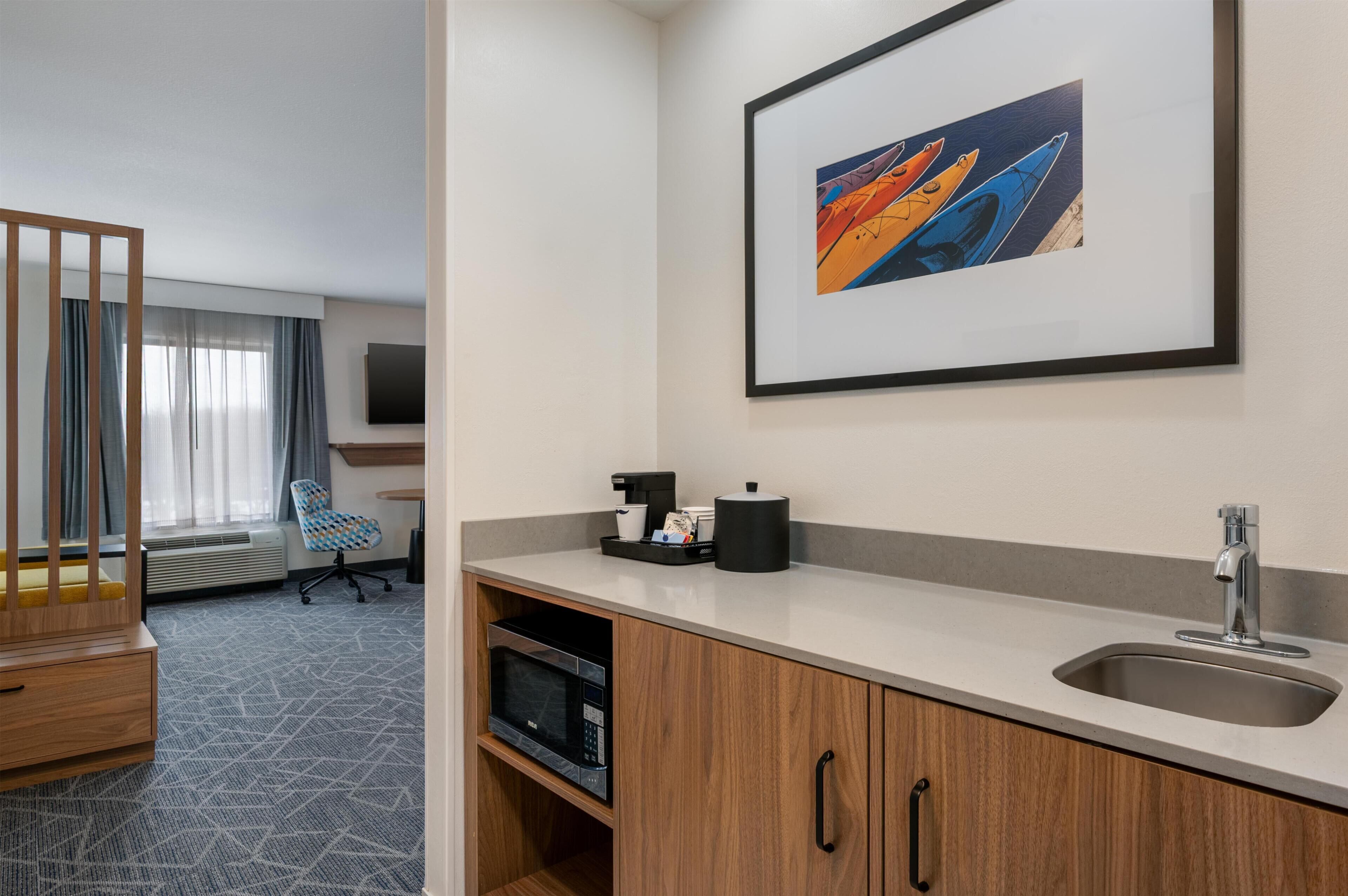 Studio Suite, 1 King Bed | Minibar