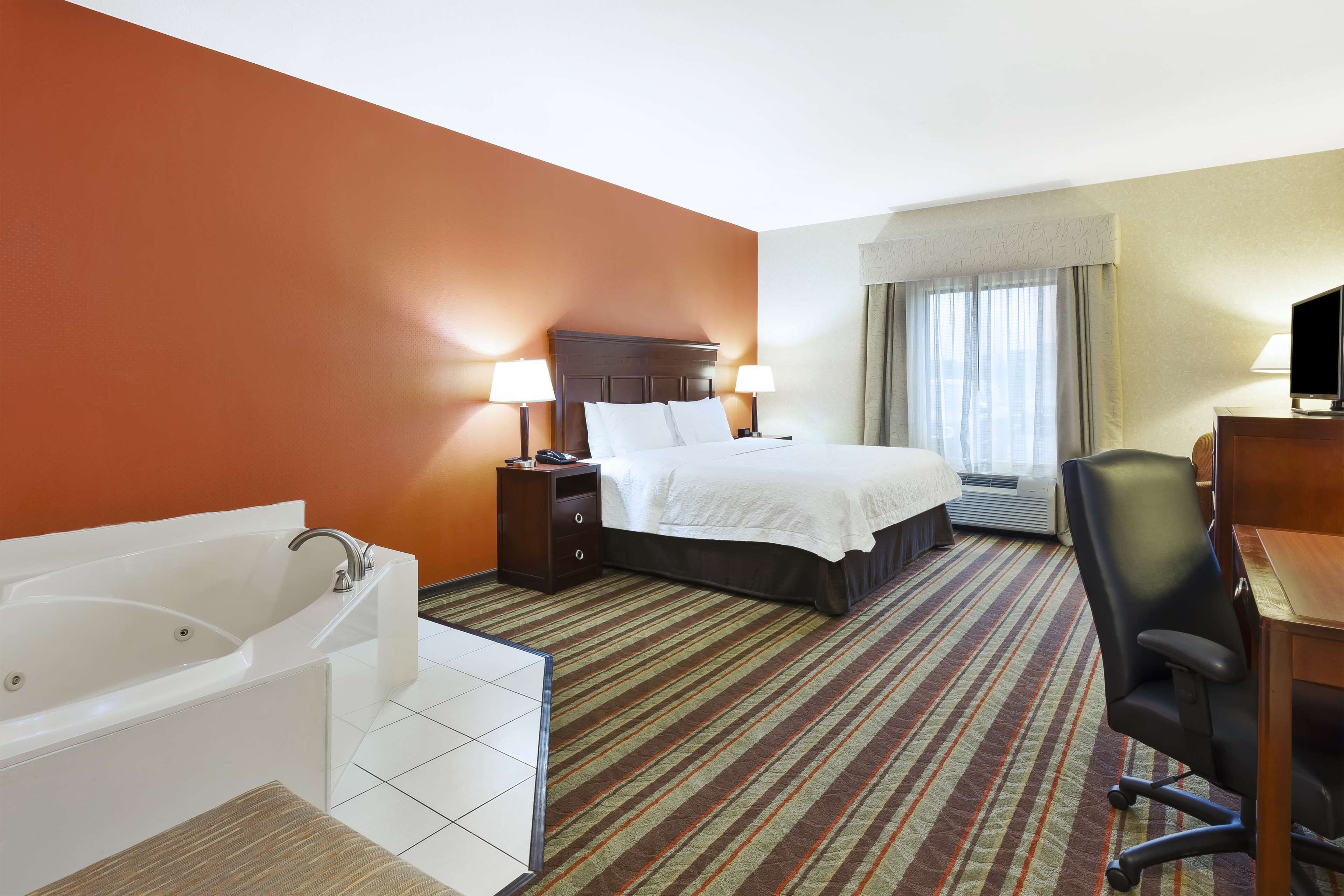 room, 1 king bed (with whirlpool) | bathroom | combined shower/bathtub, free toiletries, hair dryer, towels