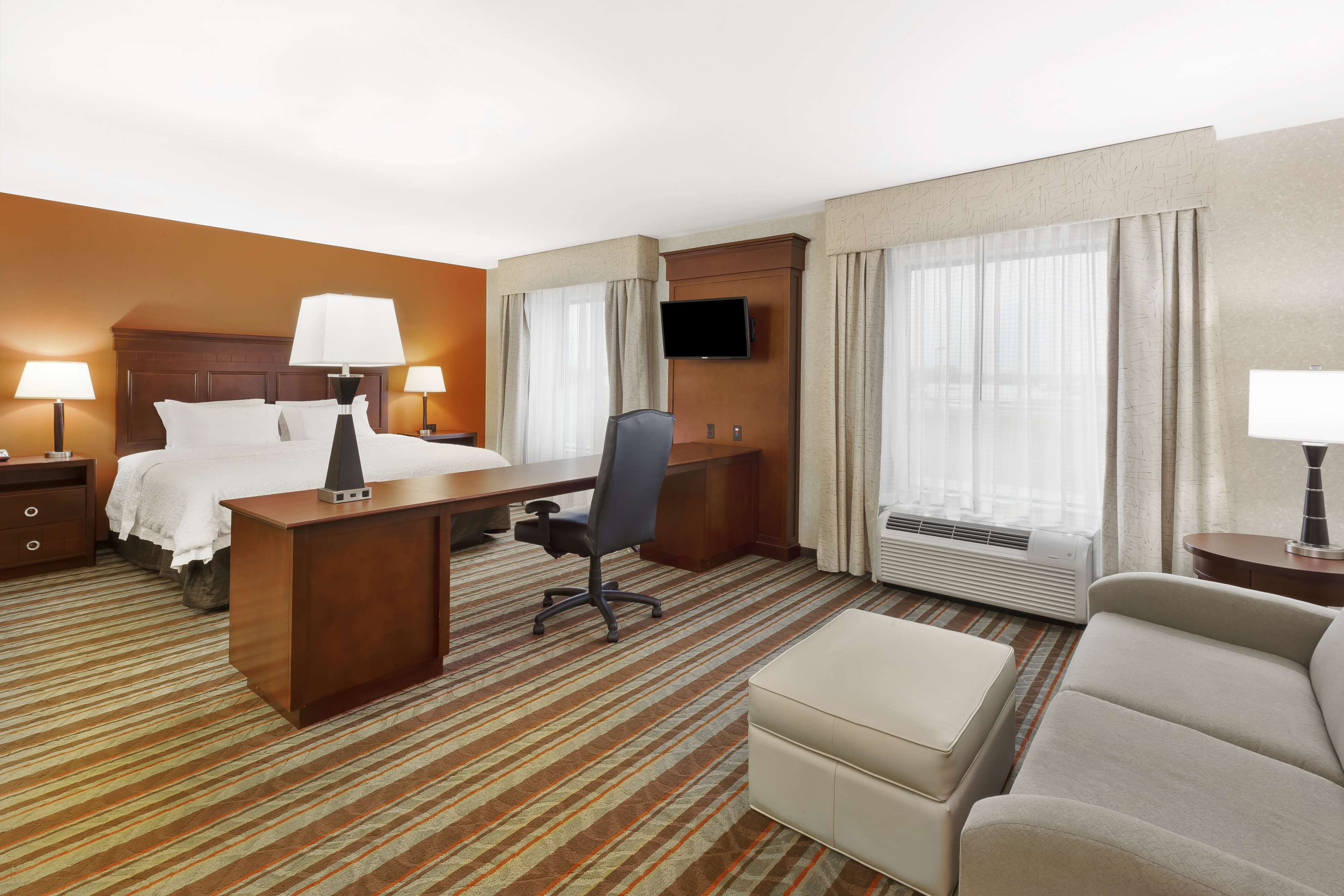 studio suite, 1 king bed | in-room safe, desk, laptop workspace, blackout curtains