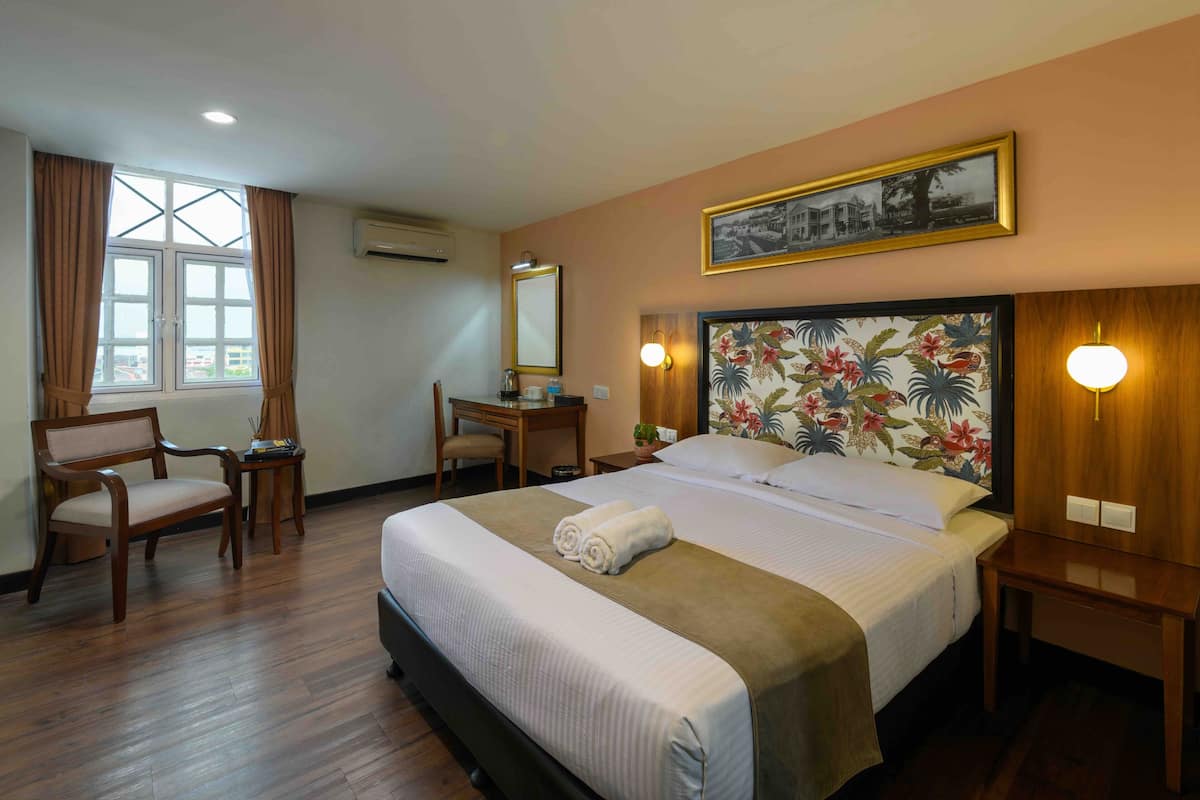 Quarto casal superior | 1 quarto, cofres nos quartos, escrivaninha, quartos à prova de som