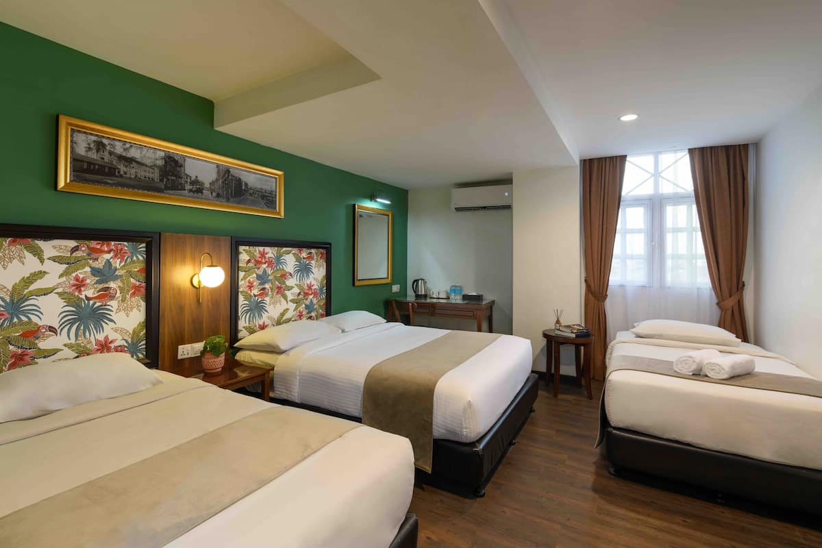 Phòng 2 giường đơn Deluxe (Family) | Két bảo mật tại phòng, bàn, phòng cách âm 