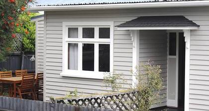 Christchurch City & Country Cottages - Clarence Cottage
