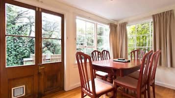 Cottage, 2 kamar tidur (Brockworth) | Makan di kamar