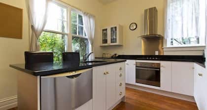 Christchurch City & Country Cottages - Clarence Cottage