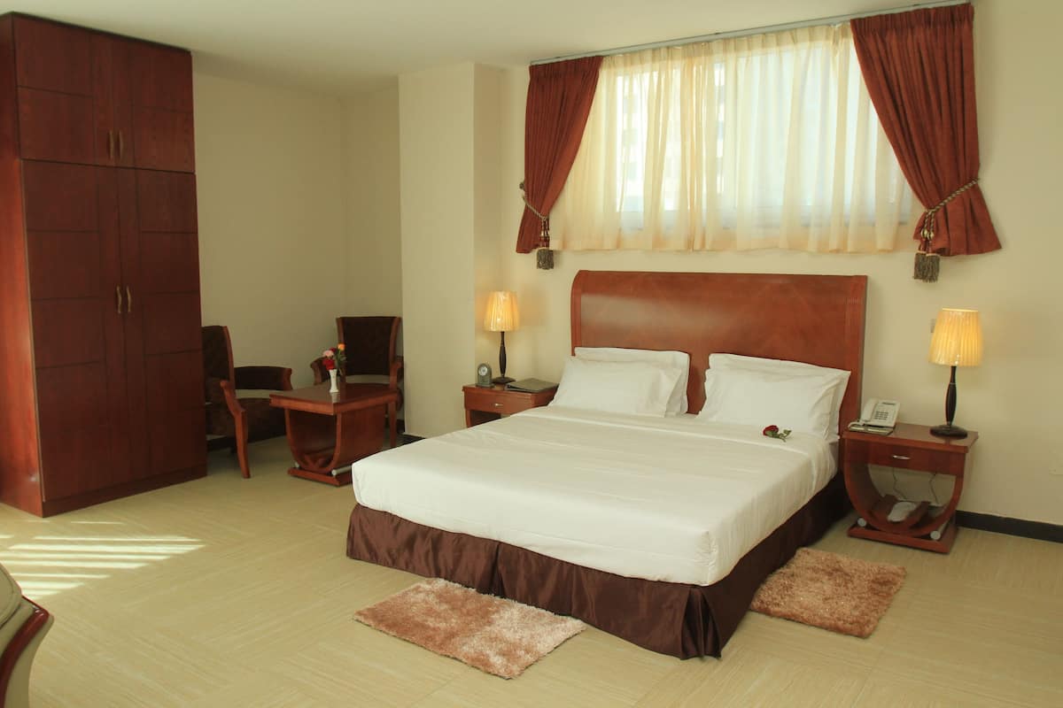 Deluxe Double Room | Free minibar items, in-room safe, desk, soundproofing