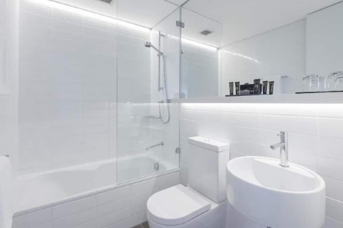 Badezimmer | Designer-Toilettenartikel, Haartrockner, Handtücher, Seife
