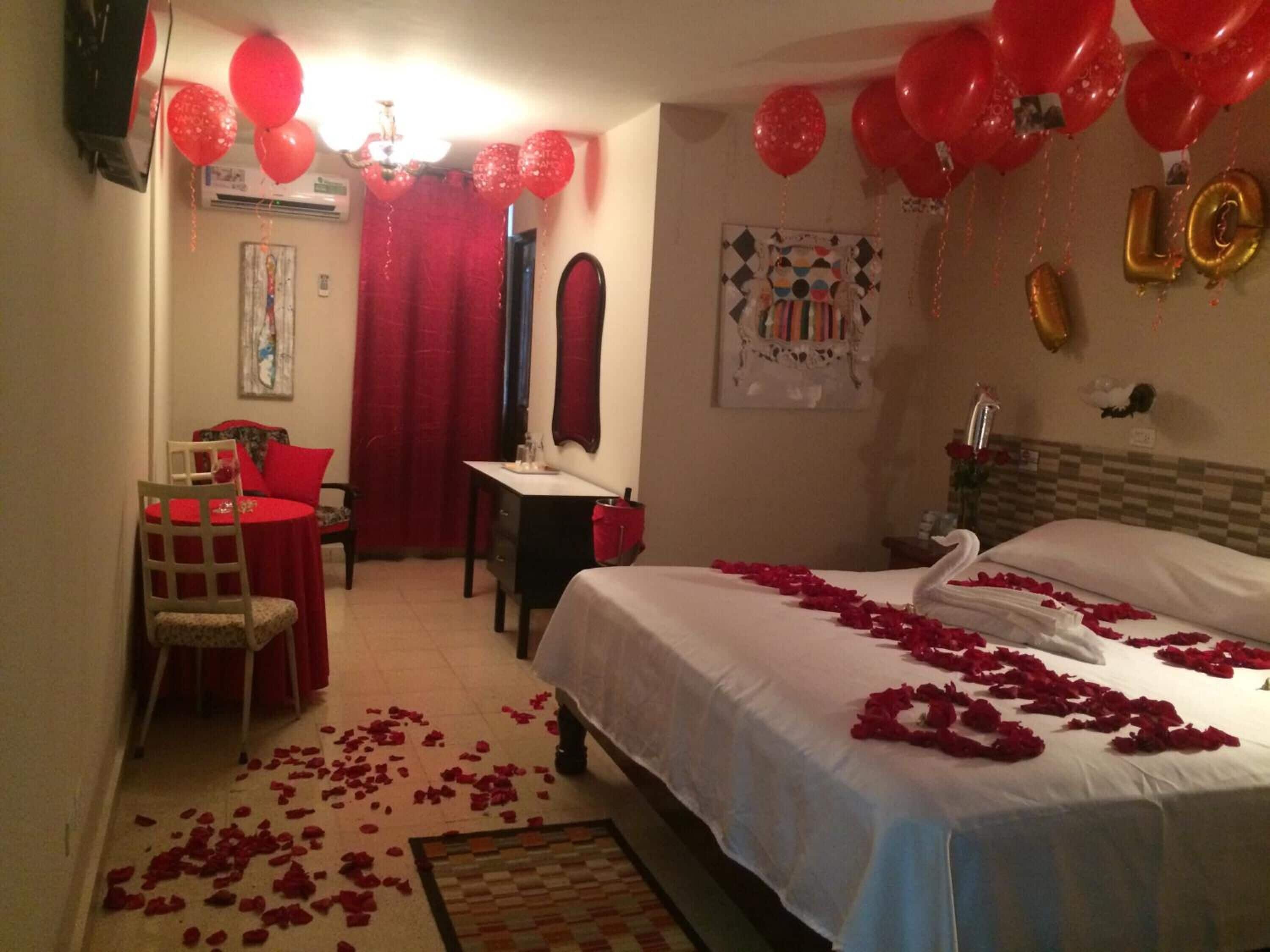 Premium bedding, in-room safe, free WiFi, bed sheets