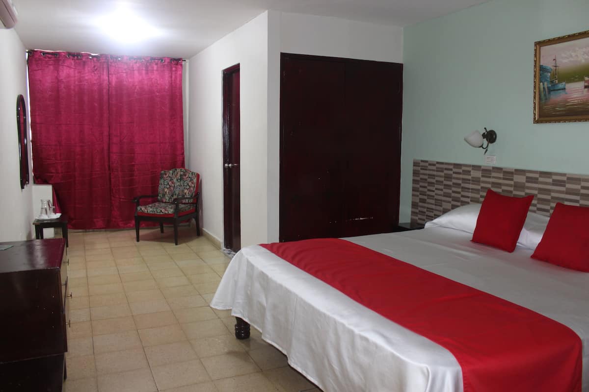 Doppia Standard, 1 letto queen | Biancheria da letto di alta qualità, una cassaforte in camera