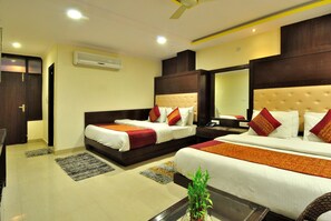 Bathroom - Hotel Shelton (New Delhi)