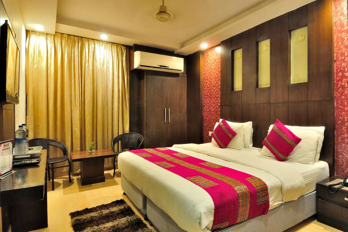 Super Deluxe Room | Premium bedding, pillowtop beds, in-room safe, desk