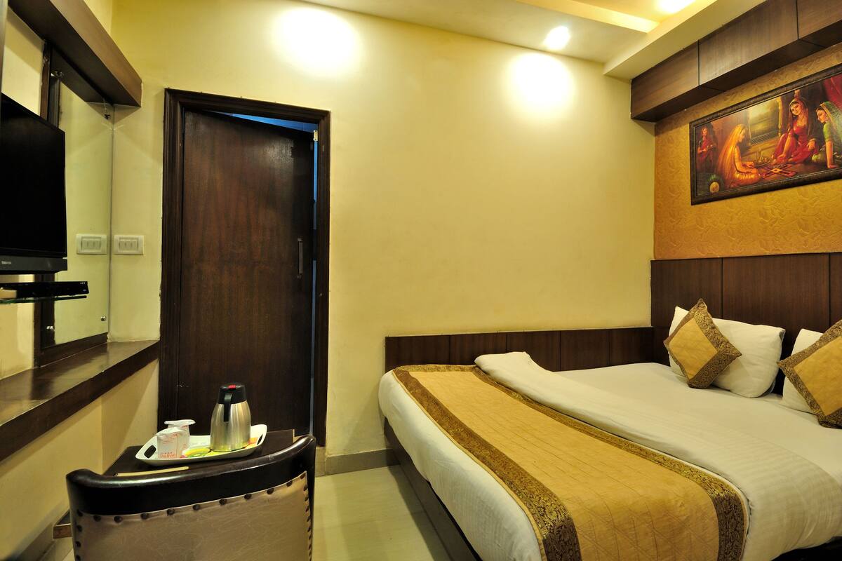 Semi Deluxe Room | Premium bedding, pillowtop beds, in-room safe, desk