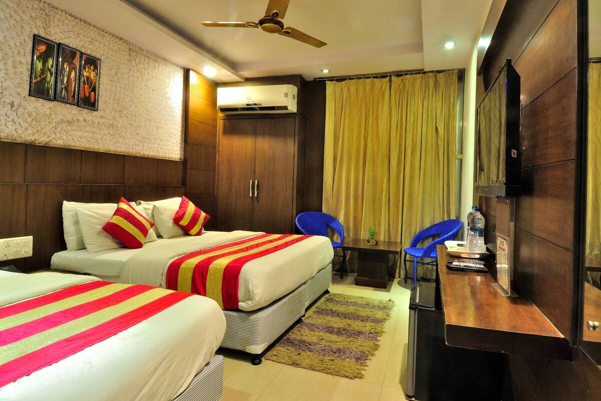 Triple Room | Premium bedding, pillowtop beds, in-room safe, desk