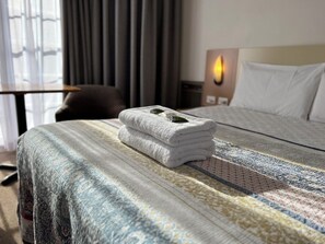 Twin Room | Minibar, in-room safe, iron/ironing board, free WiFi - Motel Margeurita (Queanbeyan)
