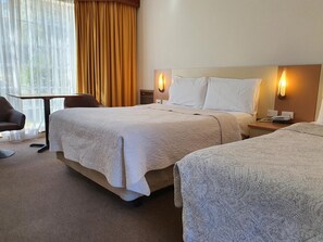 Minibar, in-room safe, iron/ironing board, free WiFi - Motel Margeurita (Queanbeyan)