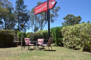 BBQ/picnic Area - Motel Margeurita (Queanbeyan)