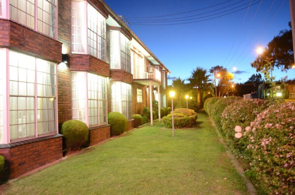 Property grounds - Motel Margeurita (Queanbeyan)